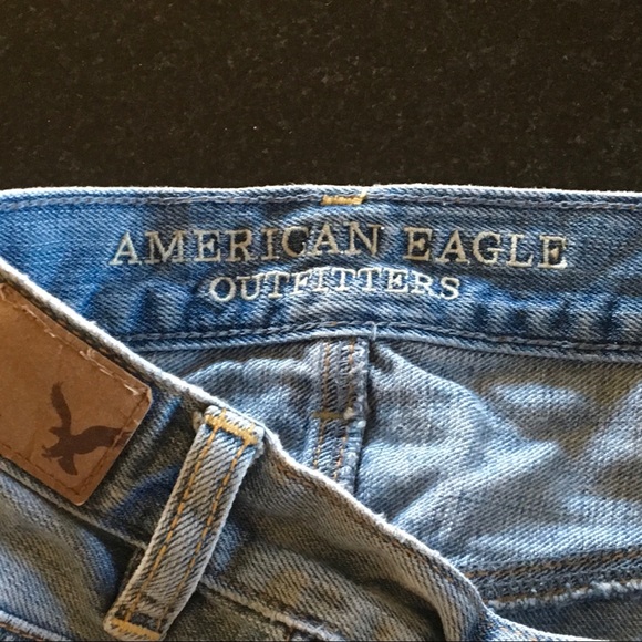 ❤️MARKDOWN❤️AE distressed button fly denim shorts - Picture 6 of 7